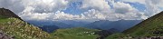 90 Vista panoramica sui Piani dell'Avaro nel sole